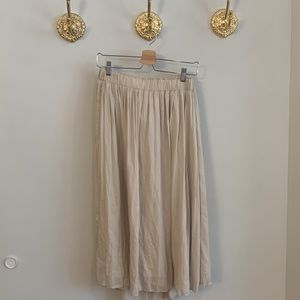 Gap Pleated Midi skirt in cream size XXL